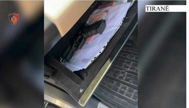 Kapen me armë brenda “Range Rover-it”, arrestohet shoferi,