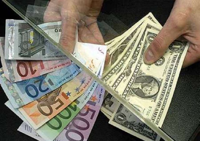 Këmbimi valutor, me sa shiten dhe blihen monedhat e huaja