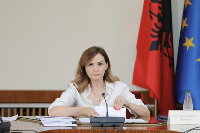 Tabaku: Nuk mund të sillemi si europianë në Bruksel dhe si