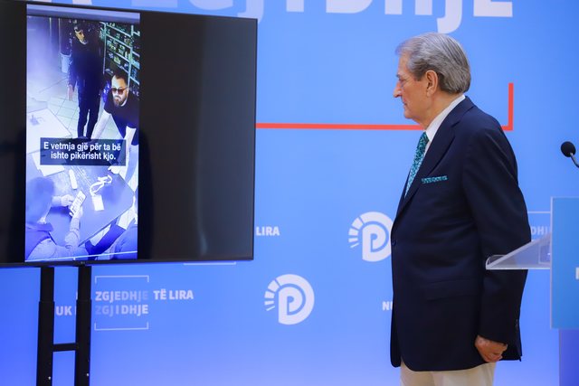 Berisha publikon skandalin: Bashkëpunëtori i Dumanit u gradua