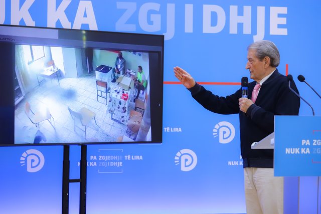 Nga Treni Bullgar te mbushja e kutive të votimit, Berisha publikon videot