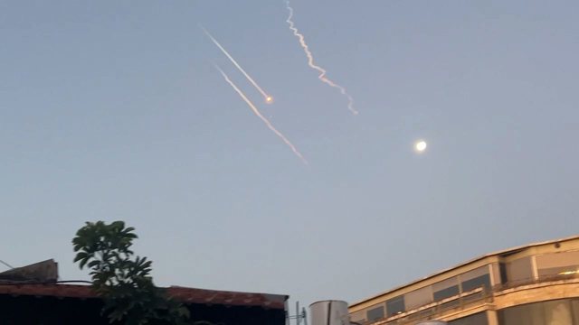 Irani sulmon Izraelin me raketa balistike