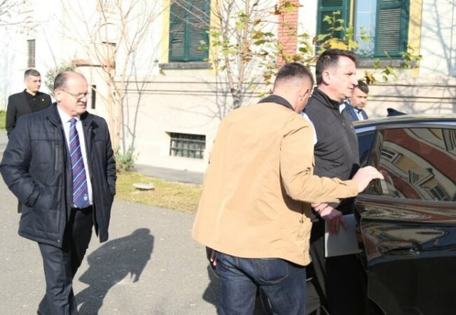 “Karma e gjen rrugën”, kujt i drejtohet mesazhi i koduar i