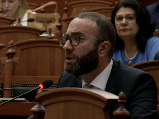 Bardhi clashes with Spiropali: Close the Parliament to have lunch in Greece