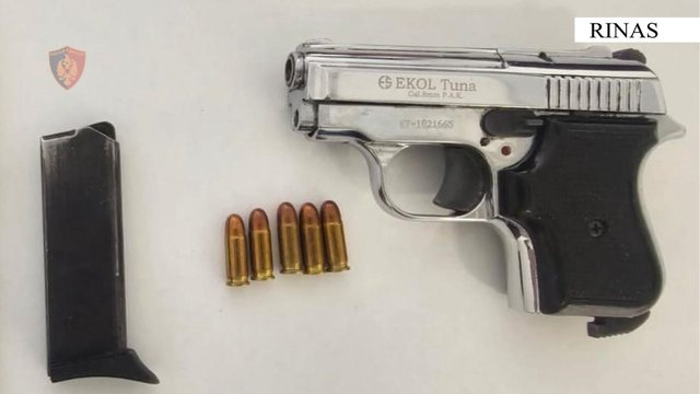 Albanian caught with firearm in suitcase, arrested in Rinas (NAME)