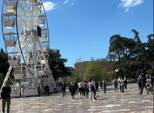 Vetëm 1 nga 5 turistë flenë në apartamente apo hotele