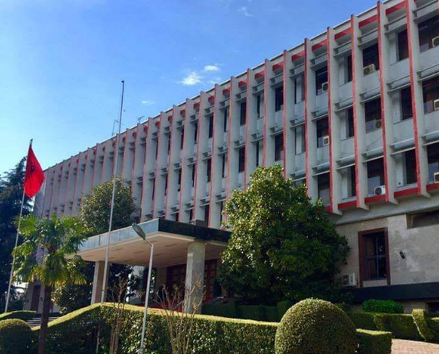 Evacuation of 5 Albanians from Israel, 3 of them arrive in Albania
