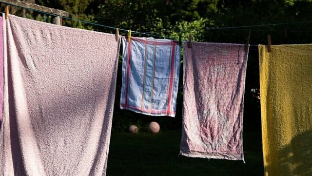 Avoid drying towels in the sun, here's how to keep them soft