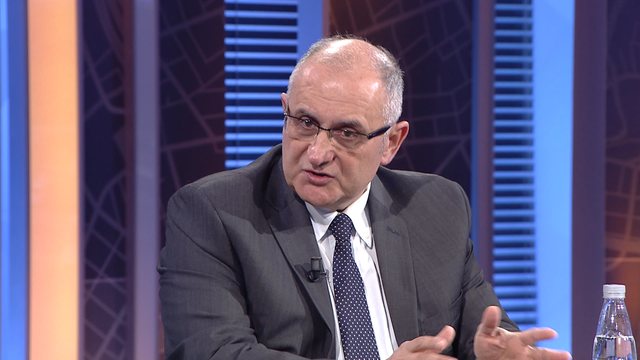 Vasili nxjerr videon: Segmenti Tiranë-Kashar plot me zhavor, asnjë