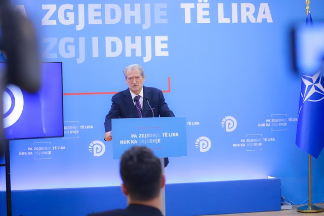 "Zgjedhjet krim elektoral"/ Berisha paralajmëron protesta brenda