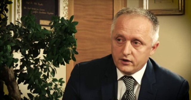 Journalist ironizes Spiropal's post: When anyone who shakes your hand