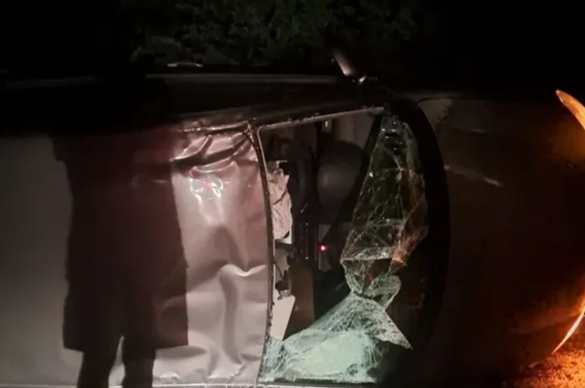 Car loses control on Tepelena-Kelcyrë road, driver injured