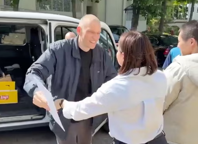 Lideri i opozitës në Bjellorusi lirohet pas pesë vitesh burg