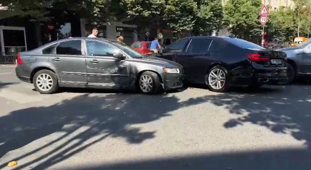 Aksident te "Rruga e Durrësit" në Tiranë,
