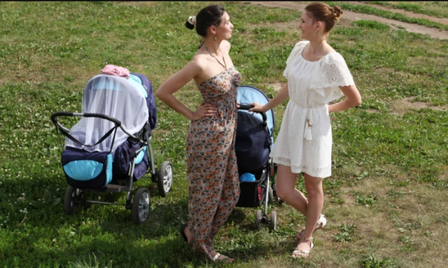 Don't cover your baby's stroller on hot days like these, here's