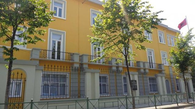Pse nuk ndalet dot rrjedhja e tezave të maturës? Ministria e Arsimit