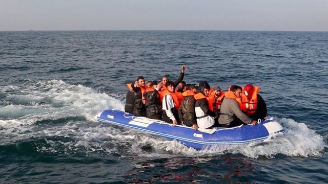 Gazetari: 1/4 e familjeve shqiptare jeton vetëm me paratë e
