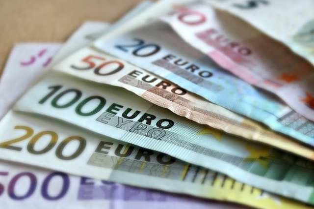 Foreign exchange, how much foreign currencies are sold and bought today