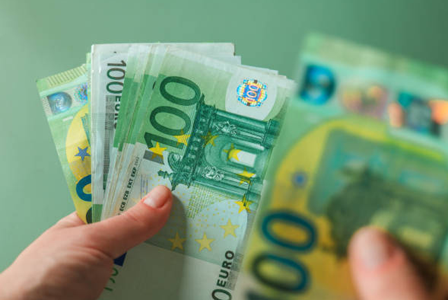 Këmbimi valutor, me sa shiten dhe blihen monedhat e huaja