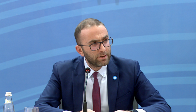 Rinumërimi i Fierit, Bardhi: Klosi dhe Çaushi hajdutë të