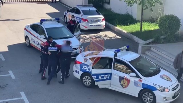 "Fast & Furious" in the former Block, police chase an Audi Q8, 4