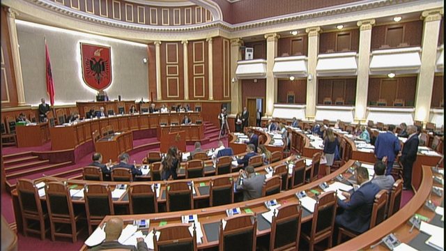 Seanca e fundit plenare, miratohet pa opozitën projektligji kundër