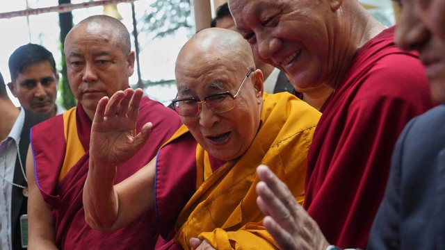 Dalai Lama mbush 90 vjeç mes adhurimi global