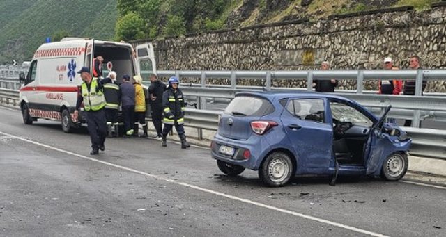 Mjeti del nga rruga, humb jetën shoferi në Kukës
