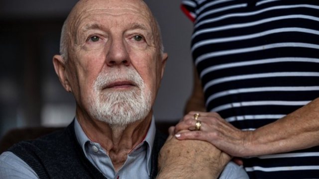Dementia/Hearing loss may be a warning sign