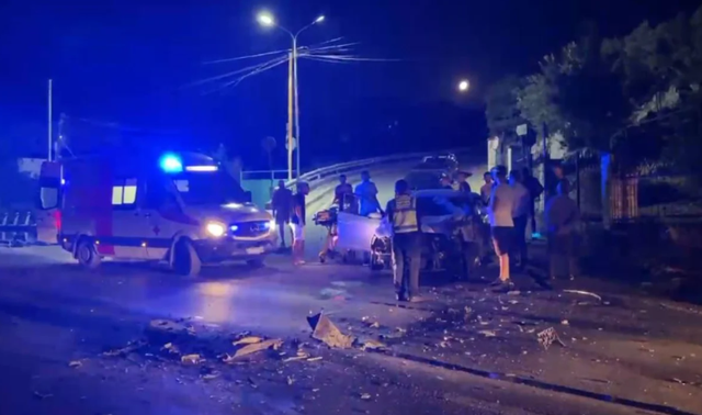 Taxi collides with truck on Lezhë-Shkodër axis, driver taken to Trauma