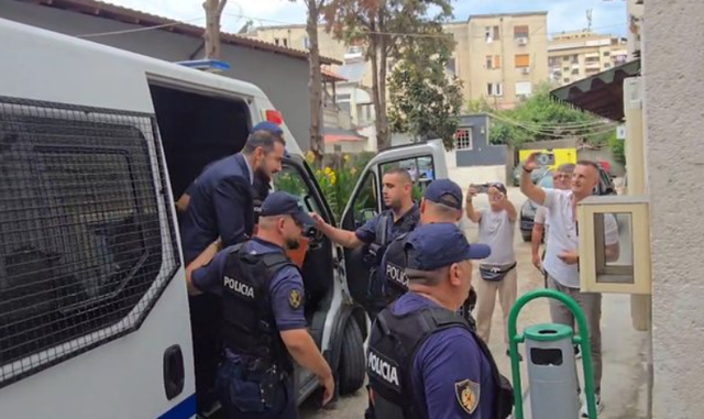 Kërkon lirimin me kusht, Ervin Salianji mbërrin në Gjykatën