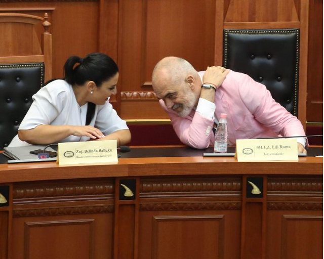 The government as a bunch of fines/ Balluku reinstates the canceled concession