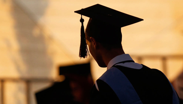“Nuk pi ujë diploma”, rritet papunësia tek të