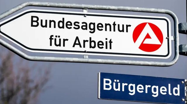 "Poverty on the rise"/ DW: Many people in Germany are not getting paid