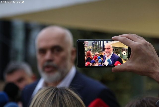 BIRN: Aksioni i Ramës për hapësirat publike, një shfaqje e
