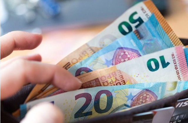 Foreign exchange, how much foreign currencies are sold and bought today