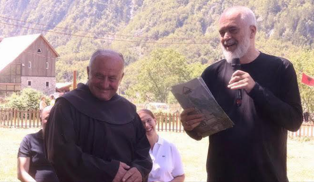 Prifti që mori tapinë nga djalli, dhe sot hesht, ndërsa djalli