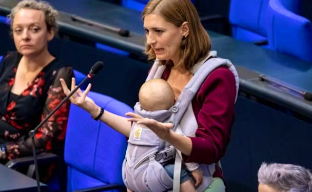 Ndodh edhe kjo! Deputetja e PS-së shkon me foshnjën në Komisionin