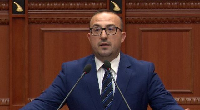 Korreshi ‘shpërthen’ ndaj ministres së