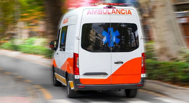 Babai e harroi në makinë, vajza 2-vjeçare vdes nga