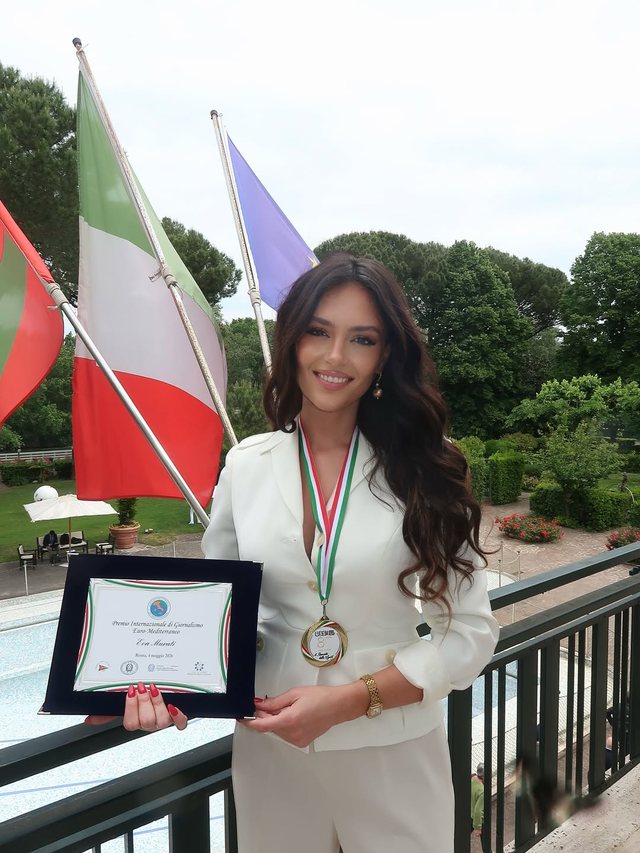 Moderatorja shqiptare vler&euml;sohet n&euml; Itali me &ccedil;mimin prestigjioz