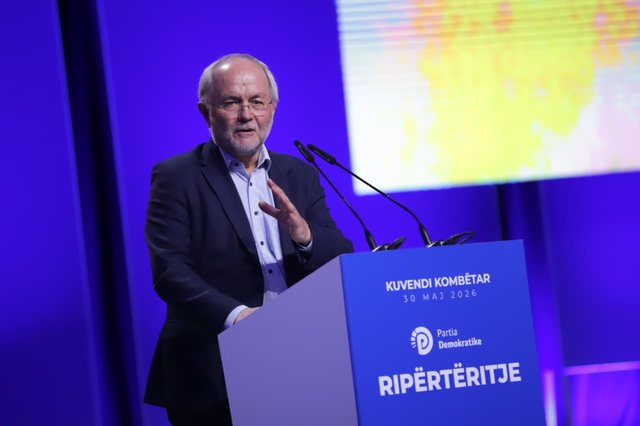 Politikani gjerman Klein: Shqip&euml;ria meriton m&euml; shum&euml;! PD e