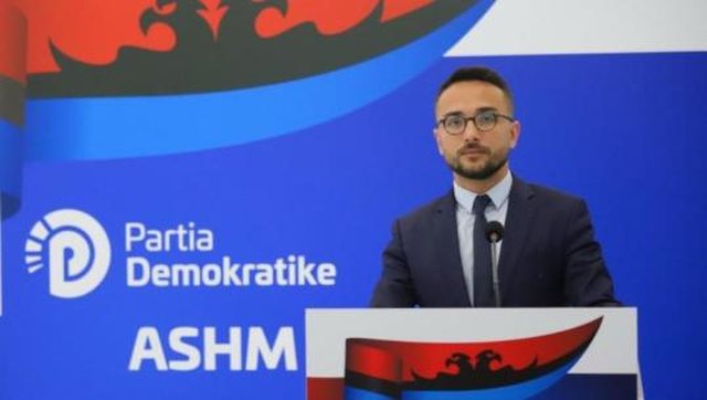 PD, oligarkët dhe një shoqëri që ngihet duke i ra samarit