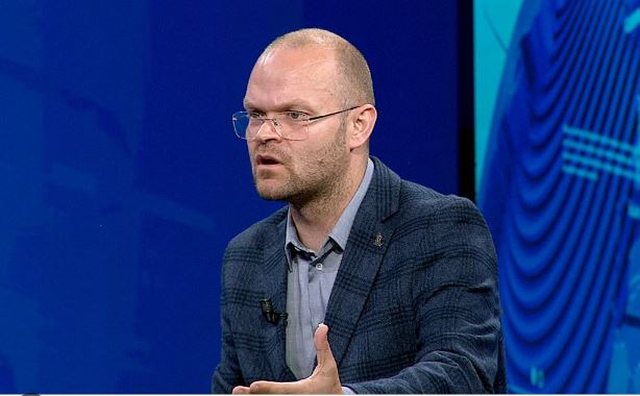 Kalaja thirrje p&euml;r protest&euml;: Nuk do t&euml; lejojm&euml; eksperimente