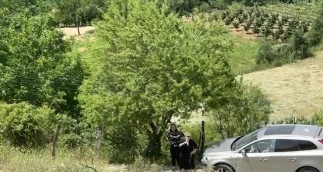 Monika Kryemadhi merr pjesë në varrimin e babait të Ilir