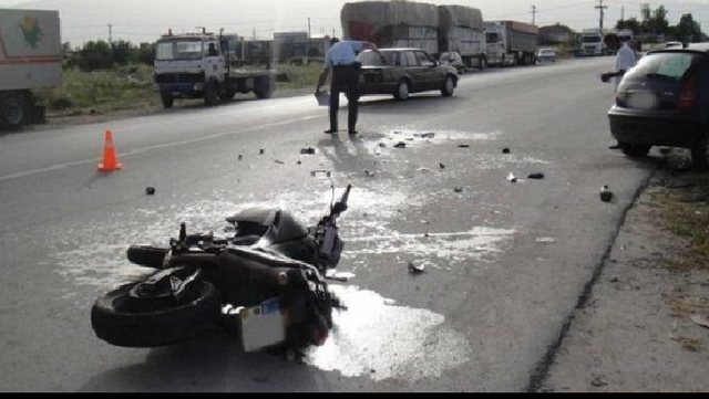 Makina përplas motorin në aksin Laç–Patok, humb