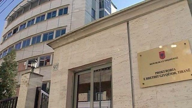 Dyshohen p&euml;r vjedhje dhe falsifikim dokumentesh, 12 masa sigurimi p&euml;r