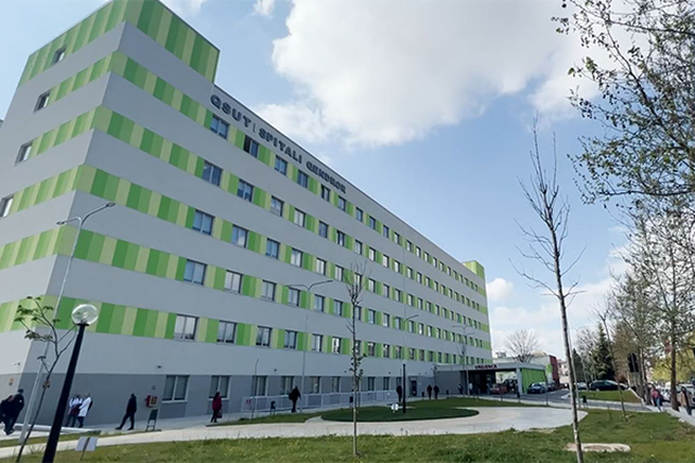 Skandal n&euml; QSUT/ Salla e operacionit te Kardiologjia jasht&euml;