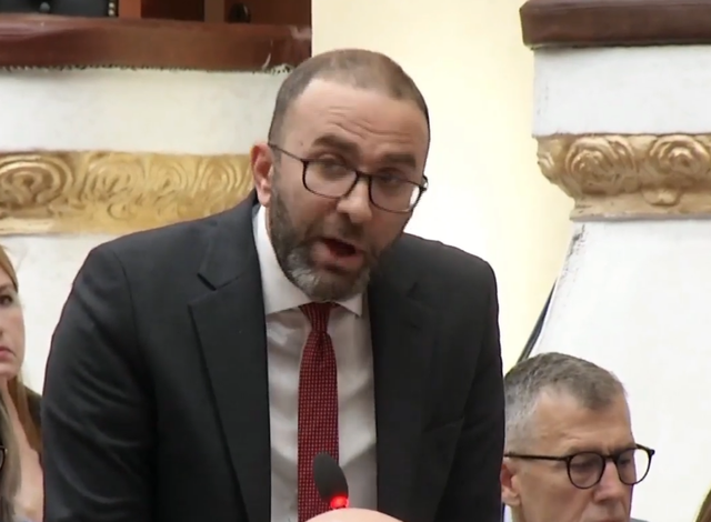 Bardhi k&euml;rkon Ram&euml;n n&euml; Kuvend: Interpelanca nuk delegohet!