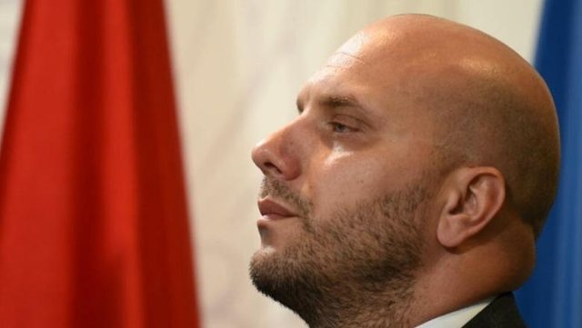Ish-shefi i policis&euml; malazeze ndalohet t&euml; hyj&euml; n&euml; Serbi